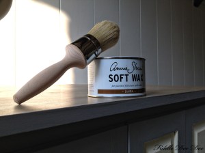 Annie Sloan Dark Wax and wax brush