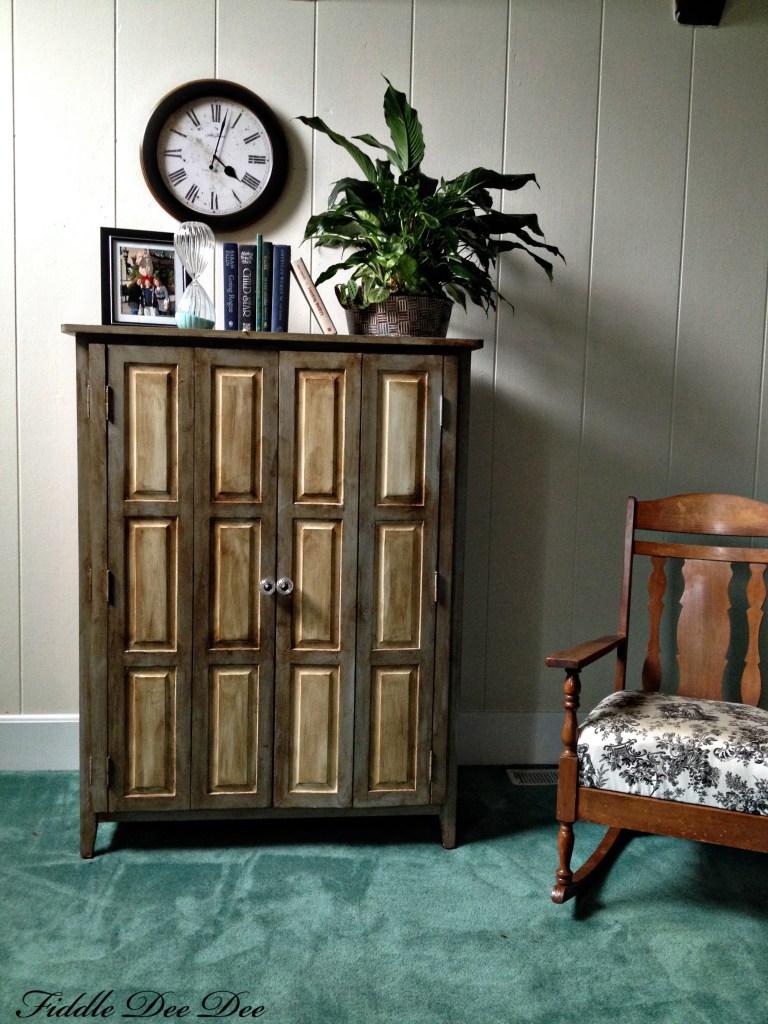 My finished project ... I really loved using the chalk paint with the wax and the results it produced!