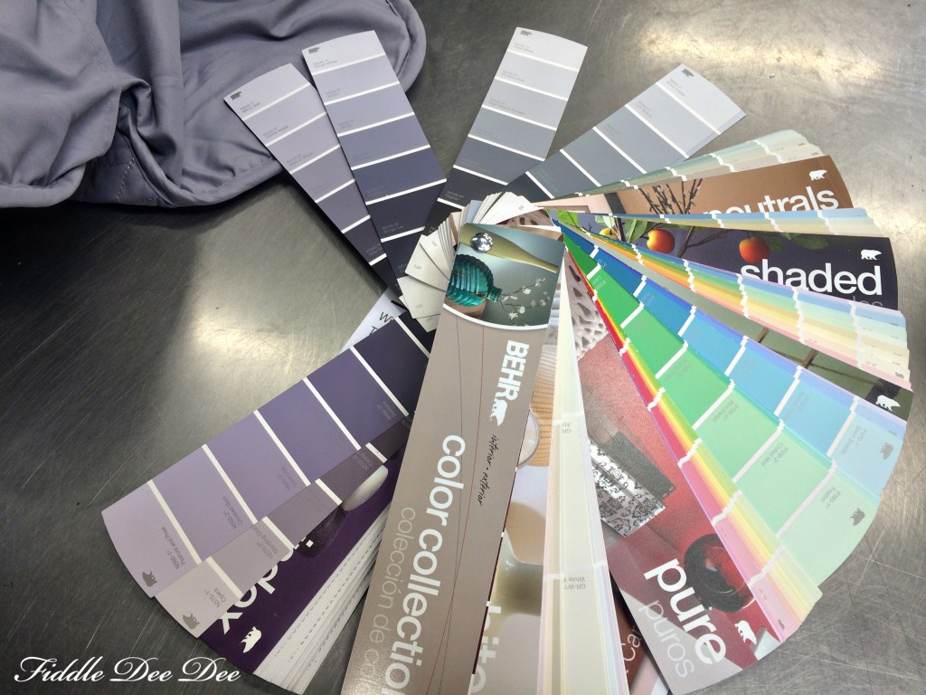 Wouldn't you just love to have this ring of paint samples on hand at home all the time?
