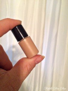 10-day supply of foundation keeps you from having to carry an entire bottle.