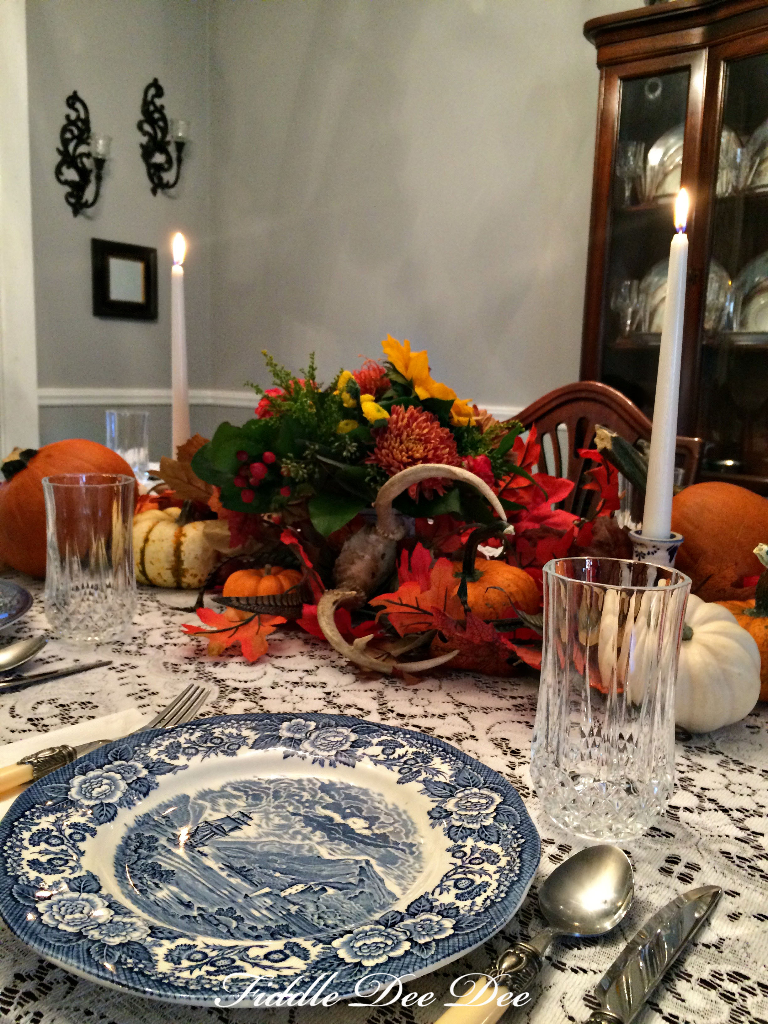 blue-willow-autumn-tablescape-2-oh-fiddledeedee-com