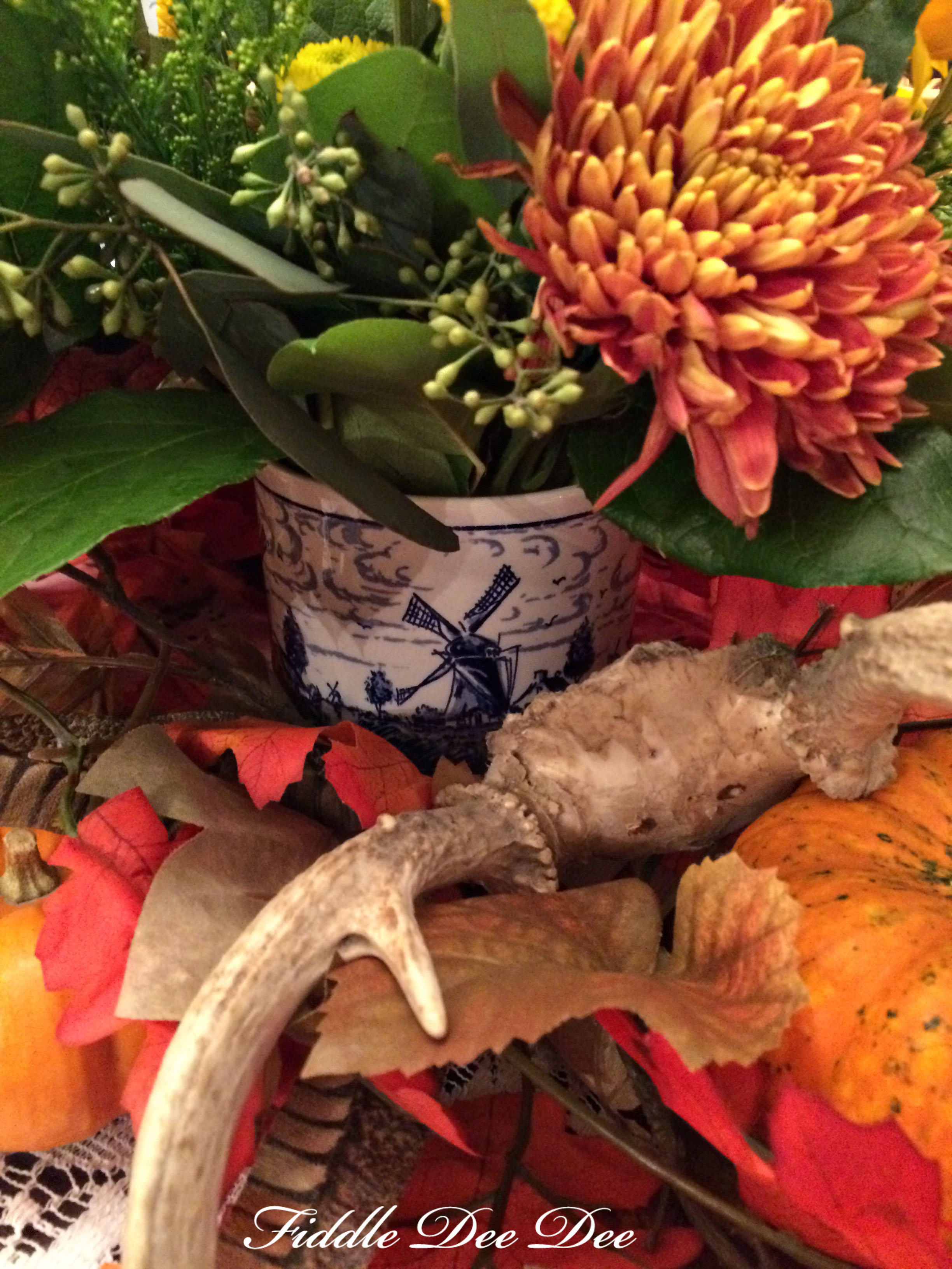 blue-willow-autumn-tablescape-3-oh-fiddledeedee-com
