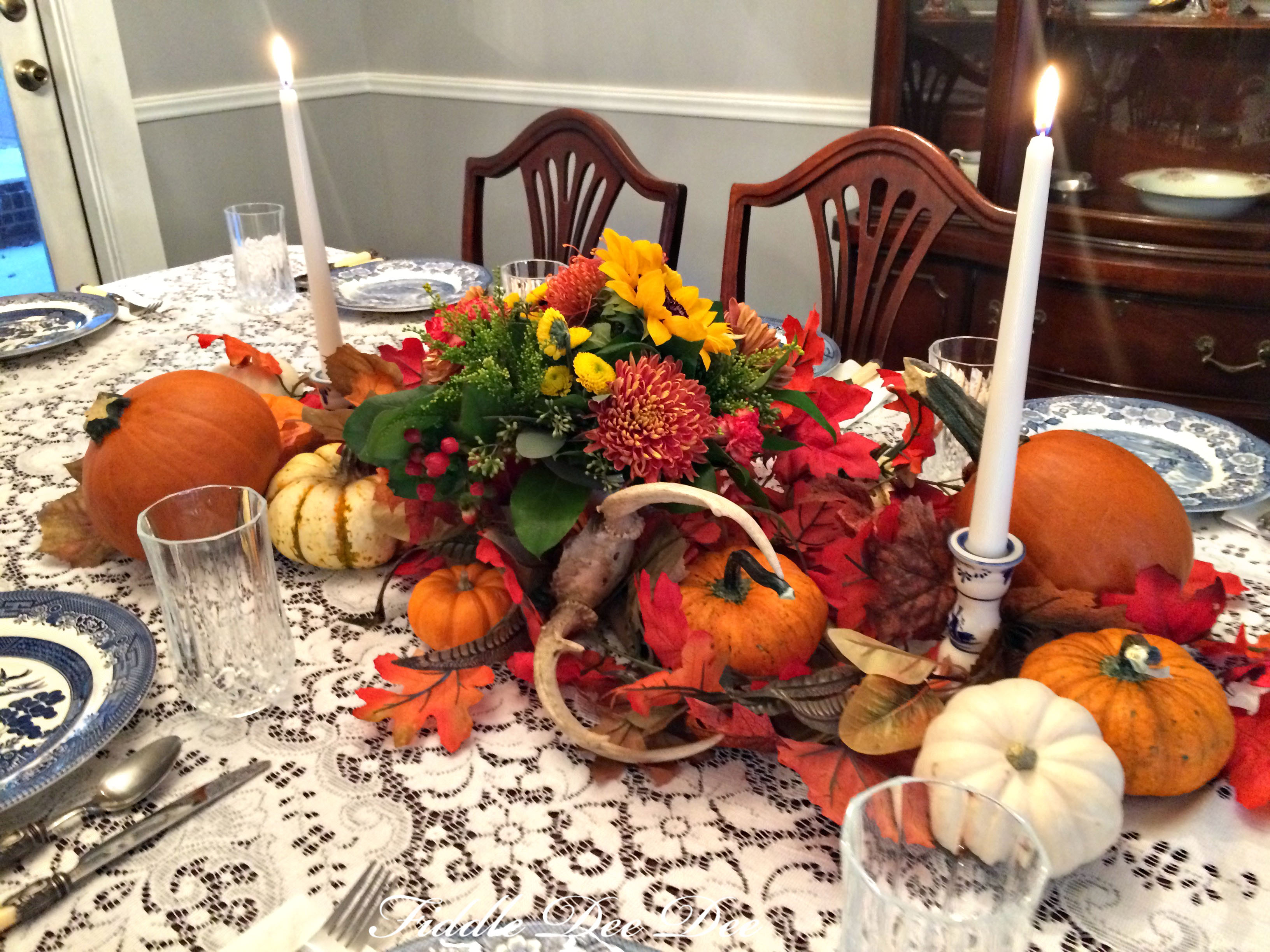 blue-willow-autumn-tablescape-5-oh-fiddledeedee-com