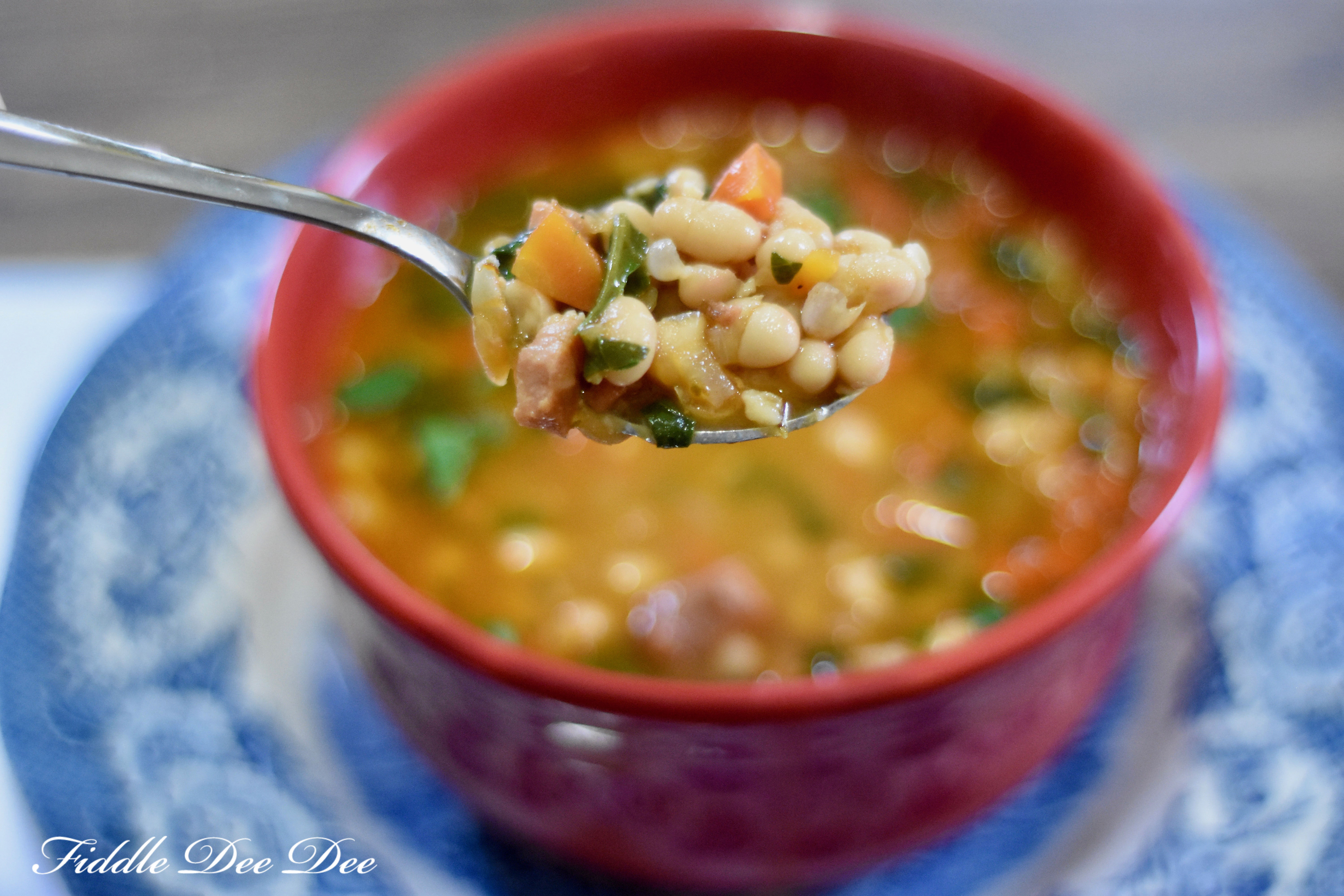 Bowl-of-Italian-White-Bean-Soup