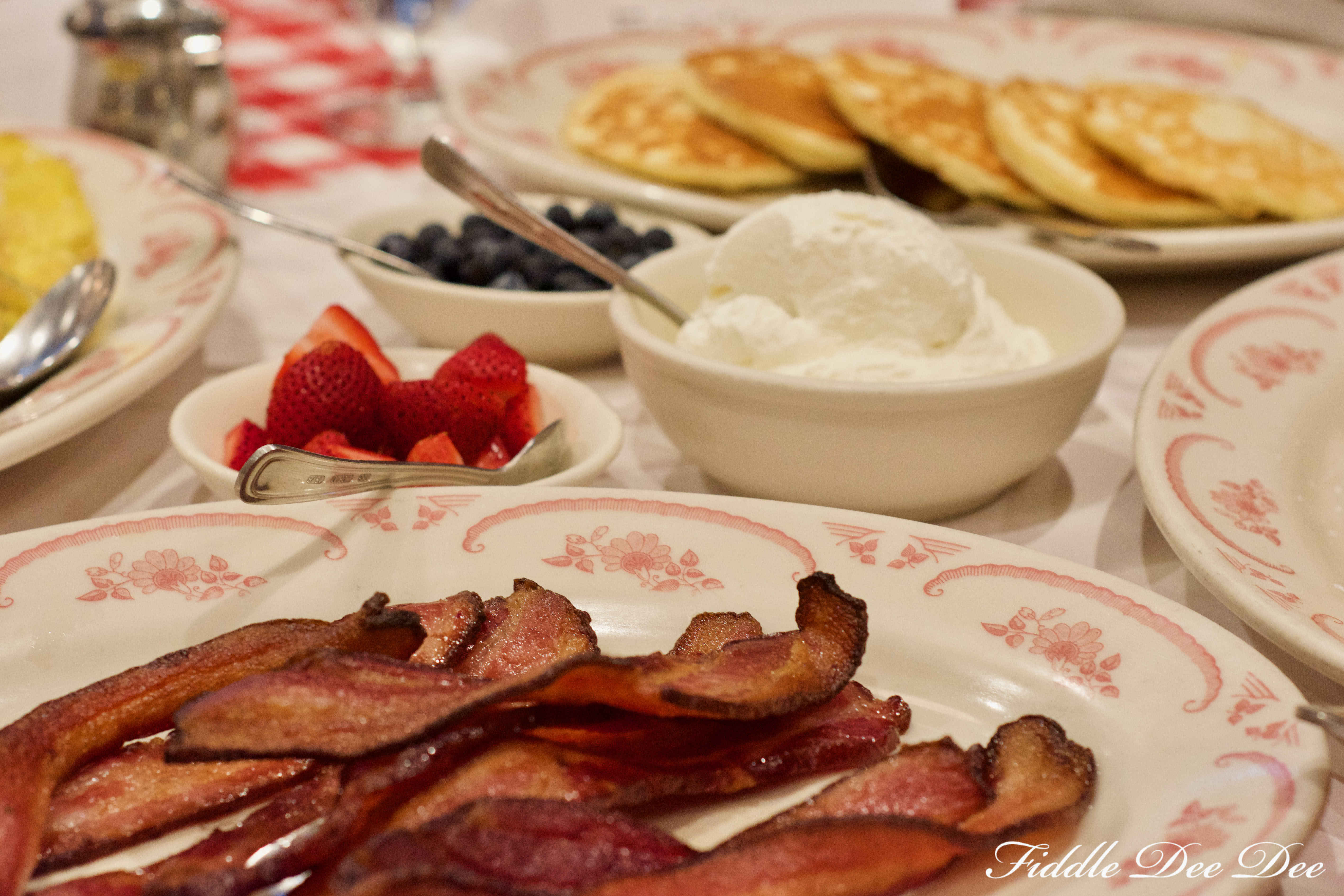 Maggianos-Brunch-for Make-A-Wish | Fiddle-Dee-Dee