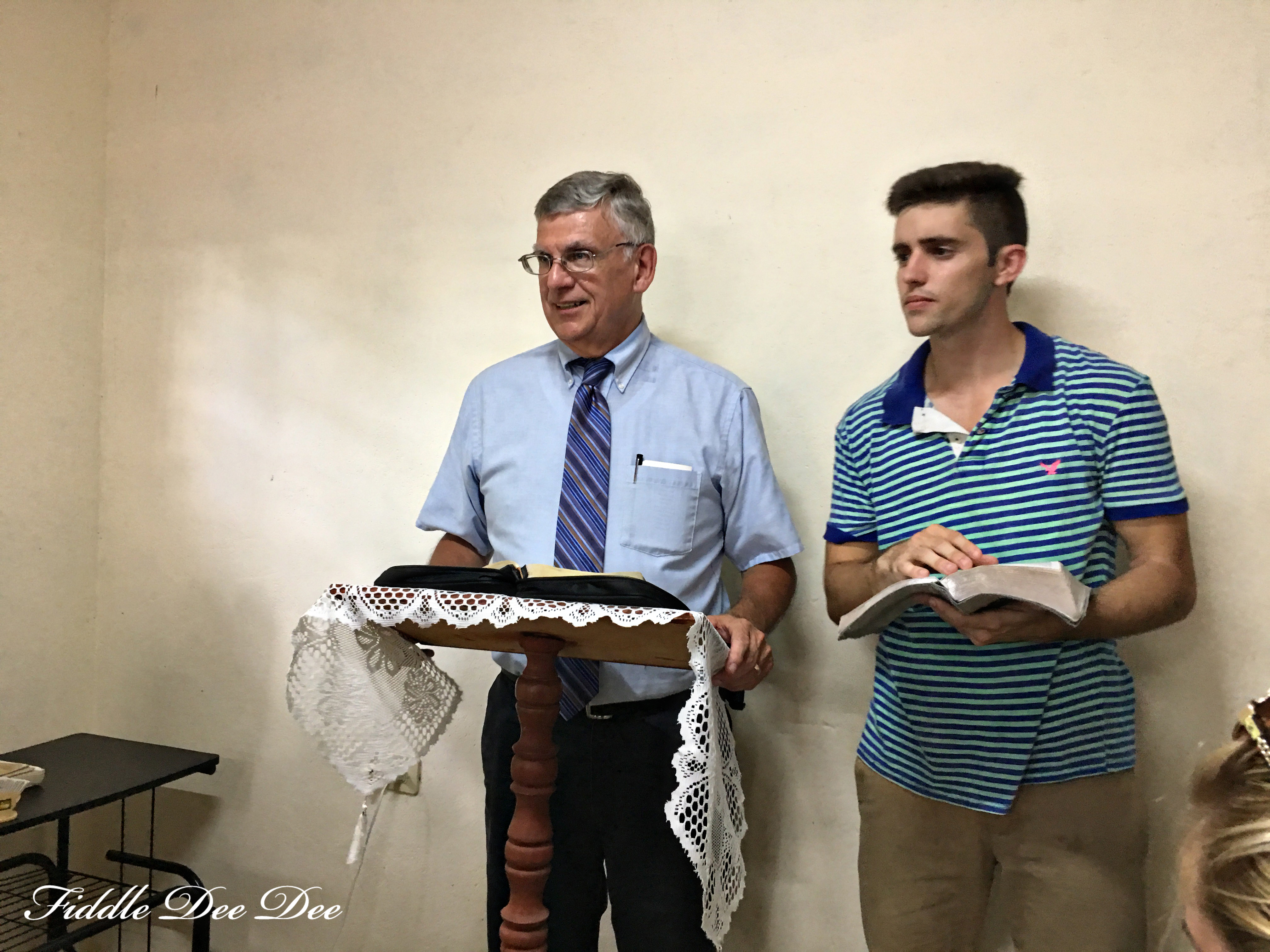 Sunday-Worship-in-Cuba | ohfiddledeedee.com