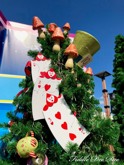 Alice-in-Wonderland-Topper | ohfiddledeedee.com