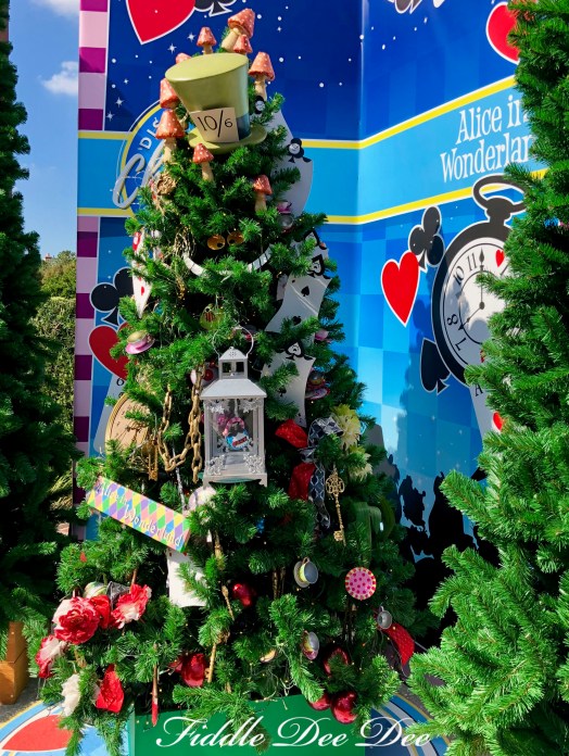 Alice-in-Wonderland-Tree | ohfiddledeedee.com