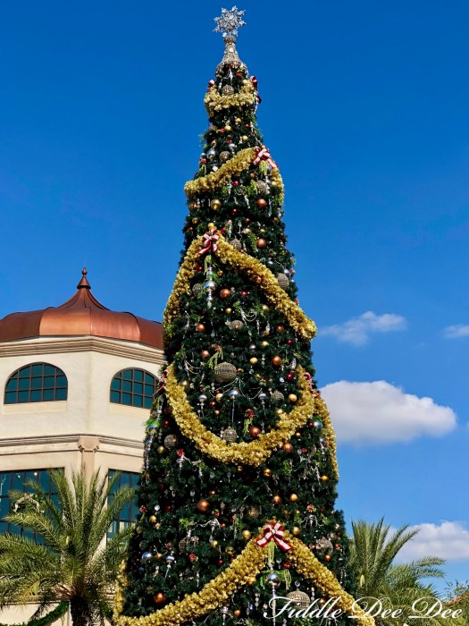Disney-Springs-Tree | ohfiddledeedee.com
