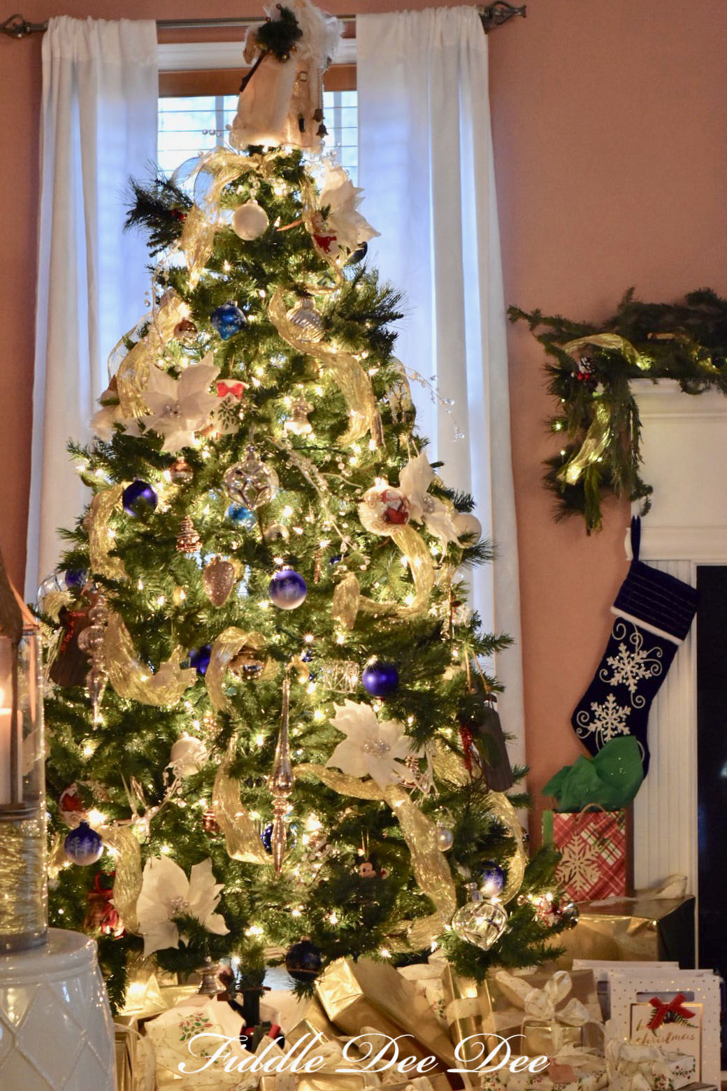2017-living-room-tree