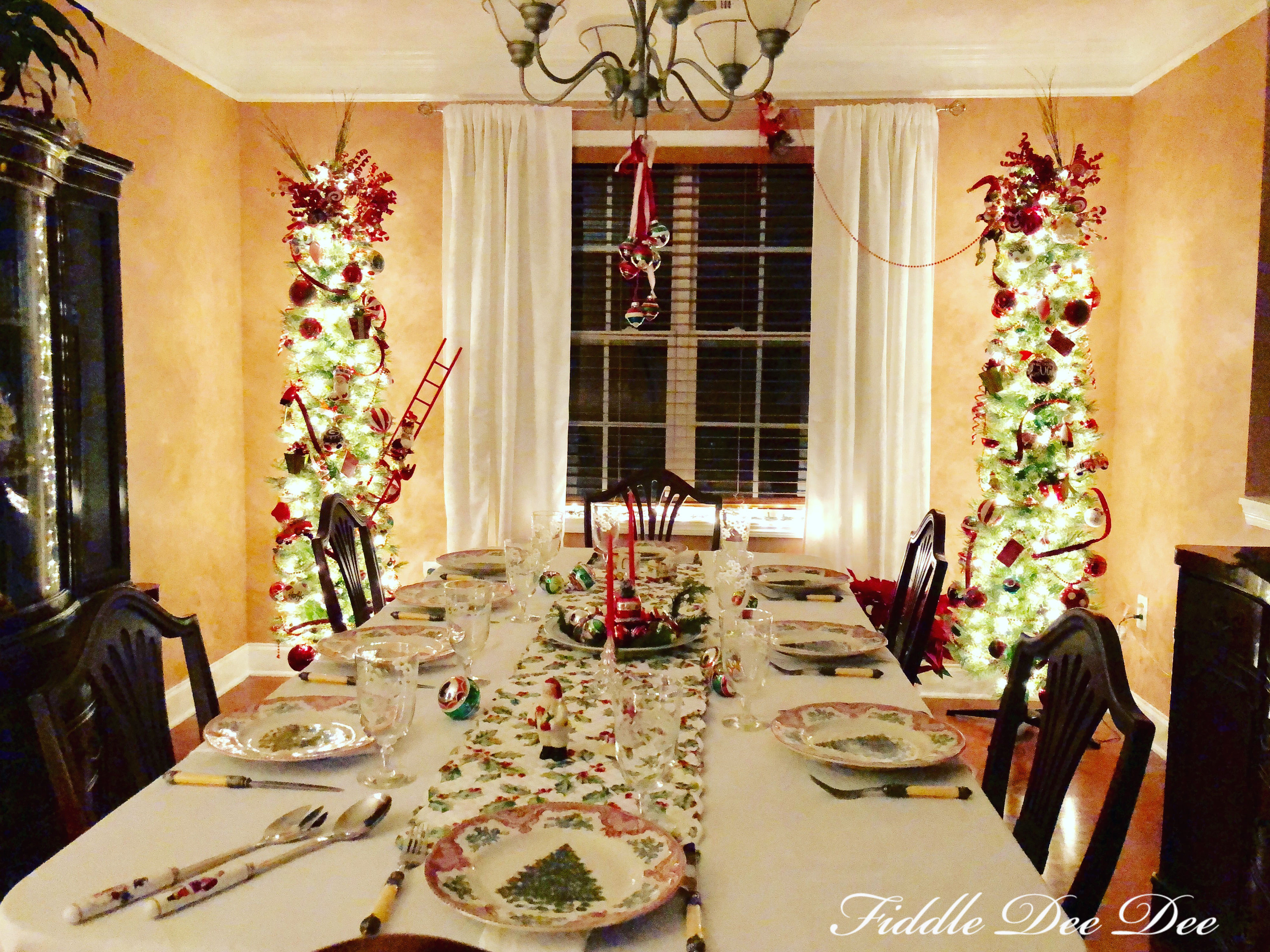 twinkle-light-christmas-dining-room