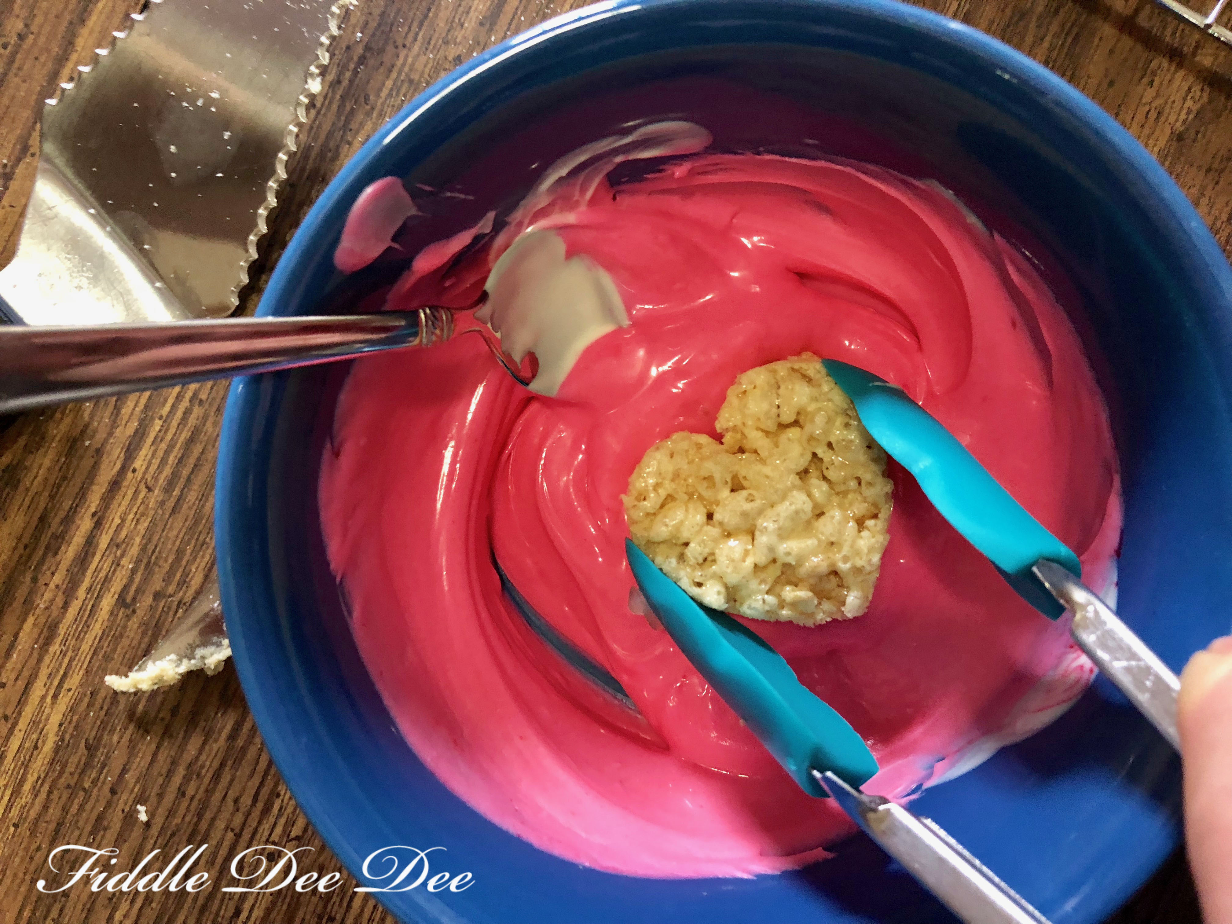 candy-dipped-krispies | fiddle dee dee