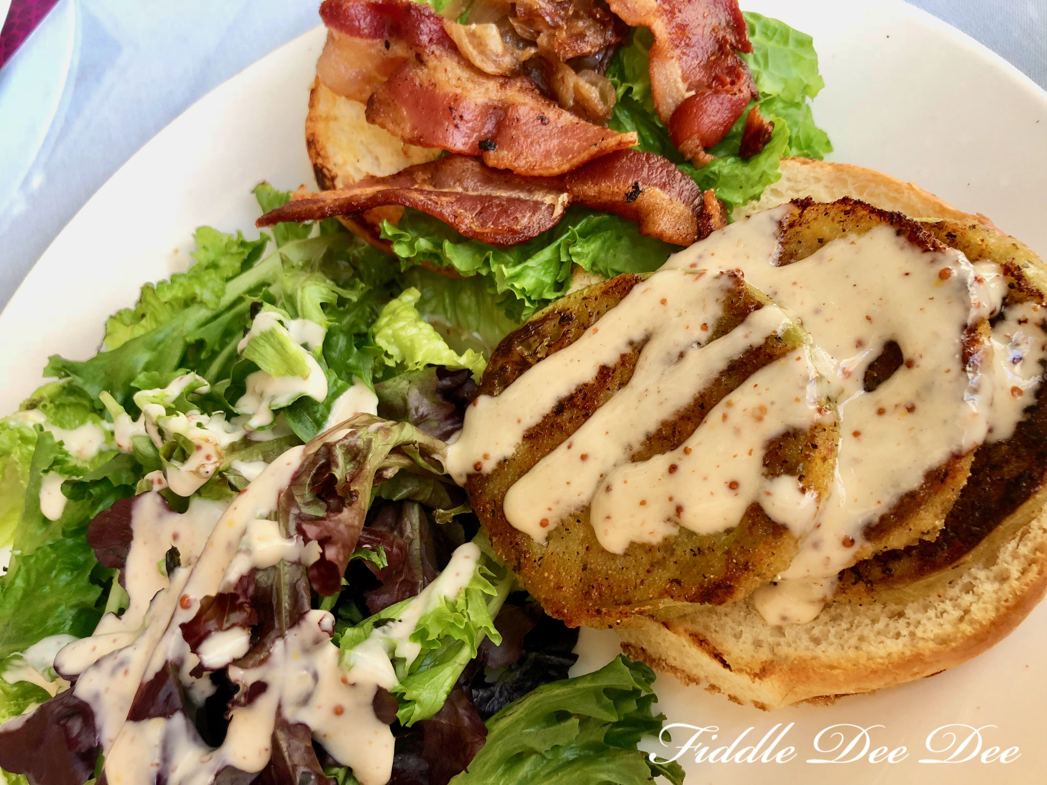 Last-Resort-Grill-Bacon-Lettuce-Fried-Green-Tomato-Sandwich | Fiddle Dee Dee