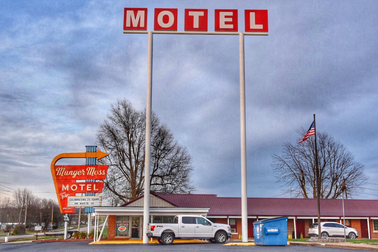 Munger Moss Motel / oh Fiddle Dee Dee