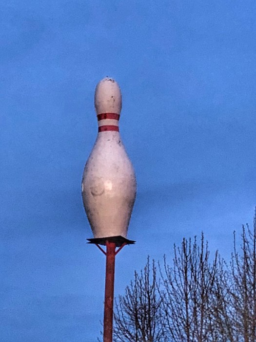 Bowling Pin Route 66  / oh Fiddle Dee Dee